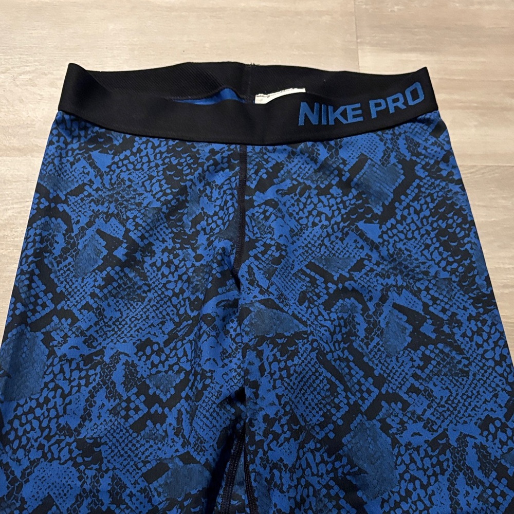 Nike Pro Black and Blue Patterned Leggings